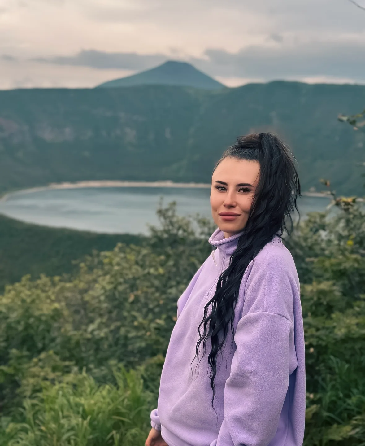 Озеро Толмачёва, Медвежья Чаша и термальные источники